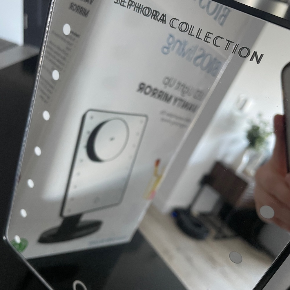 LED Light Up Vanity Mirror - Picture 2 of 5